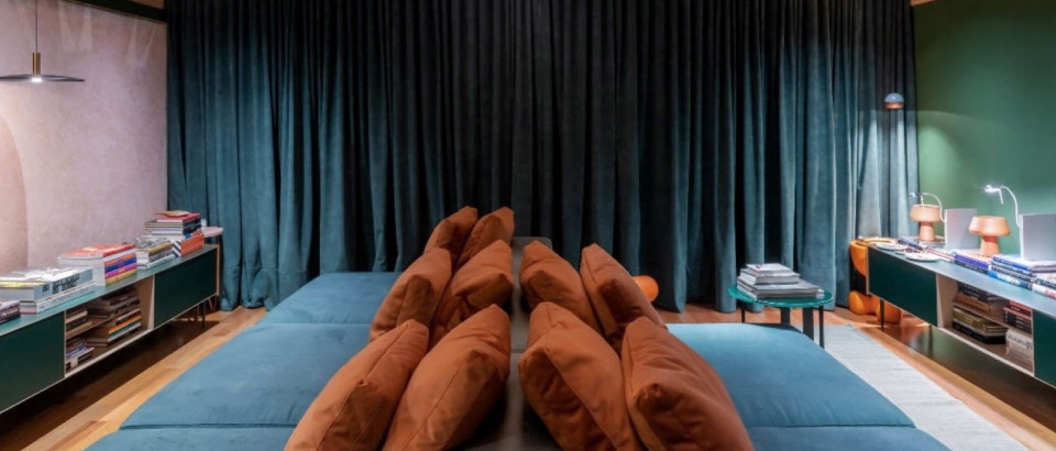MSN Brasil | Colorido e original: este home theater autêntico foi feito para cinéfilos