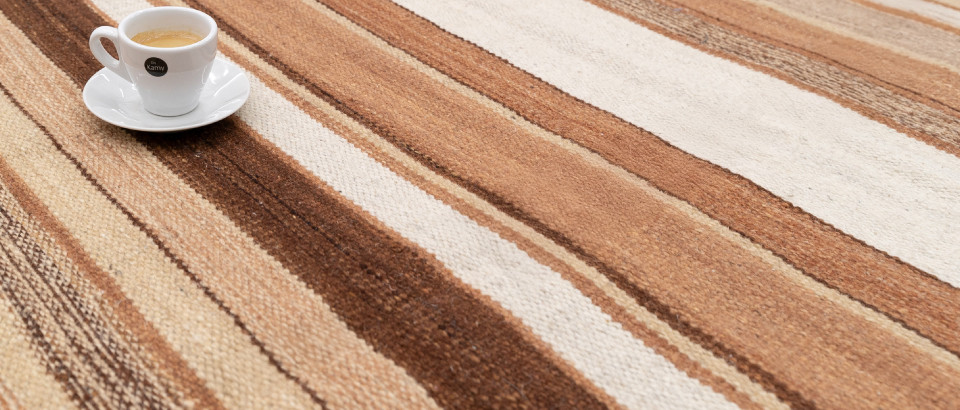 Universo Moda | Cor do Ano 2025 pela Pantone: Cinco tapetes para entrar no clima