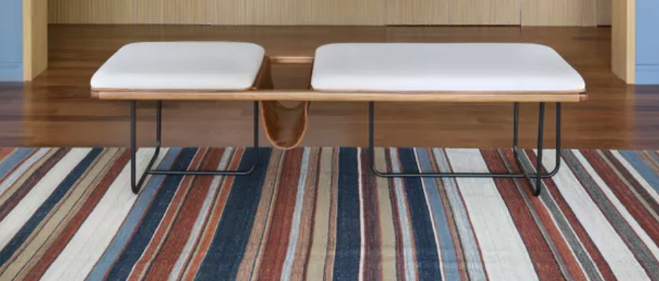 Casa e Jardim | Apartamento garden ganha amplo estar externo com área coberta e sofás