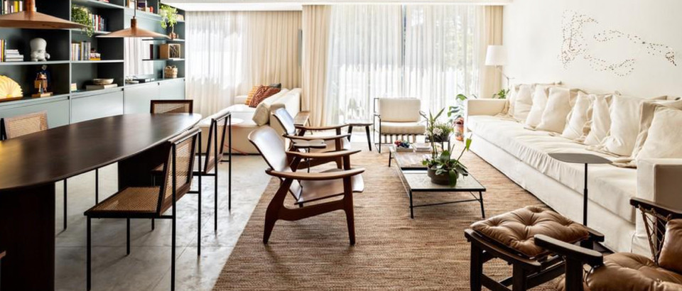 Casa e Jardim | Piso original de apartamento é reaproveitado como painel na sala