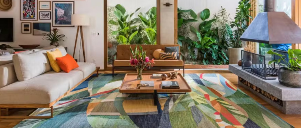 Casa e Jardim | Projeto reconstrói casa com muita integração, materiais naturais e cores