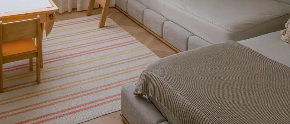 Casa e Jardim | Tons neutros e beliche ampliam circulação em quarto infantil de 12 m²