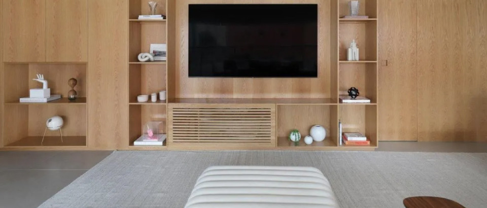 Casa e Jardim | Estante integra espaços e é solução para acomodar itens em apartamento