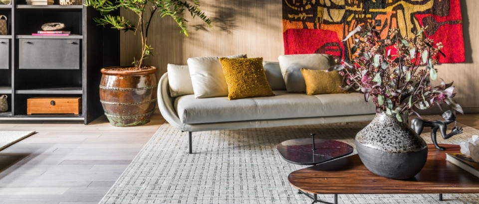 Casa | Loft de 66 m² tem jabuticabeira na ilha da cozinha e jardim atrás da cama