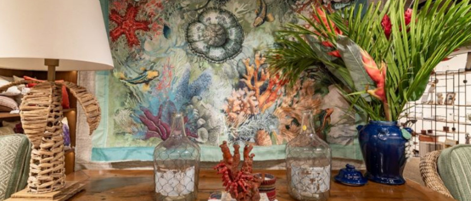 Revista USE | by Kamy interpreta belezas e mistérios do fundo do mar em tapeçarias exclusivas