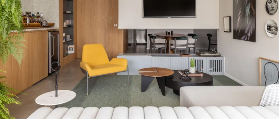 Casa e Jardim | Cinza, serralheria escura e design conferem modernidade em apê