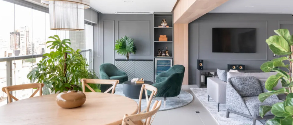 Casa e Jardim | Área social integrada e planta com livre circulação caracterizam apê